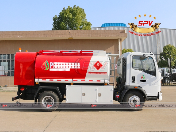 6,000 Litres Refueler Truck Sinotruk - RS 6,000 Litres Refueler Truck Sinotruk - RS